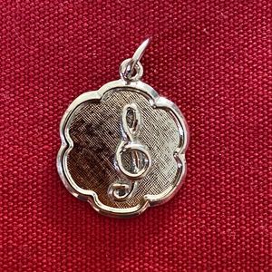 Rembrandt I STG I Treble Clef Scalloped Disc Charm